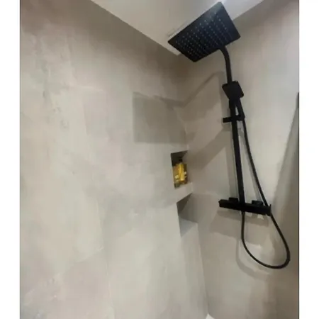 Equipe Et Renove A Neuf Apartment *